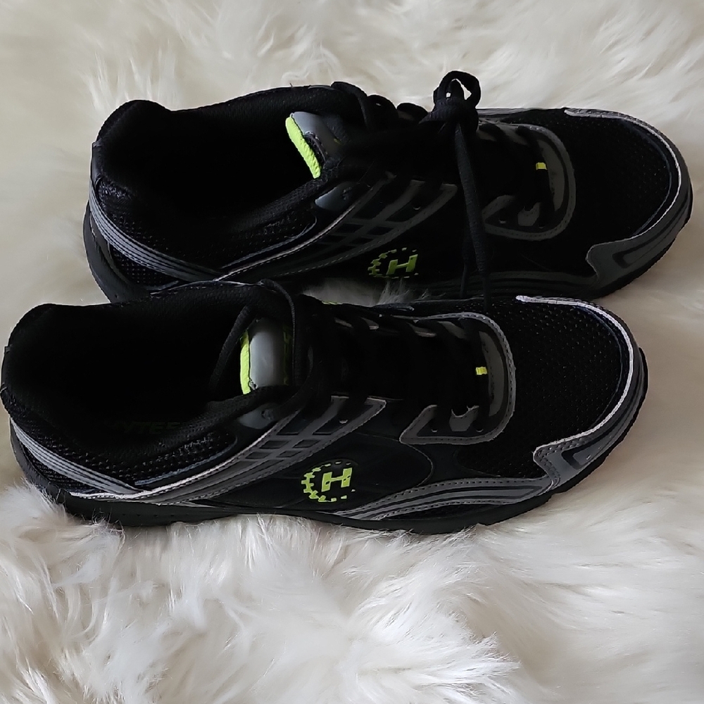 HJ Men's Black and Silver Athletic Shoes